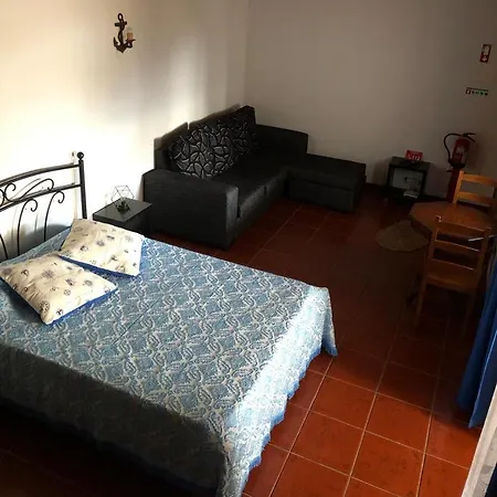 Adega Do Golfinho Apartment Feiteira